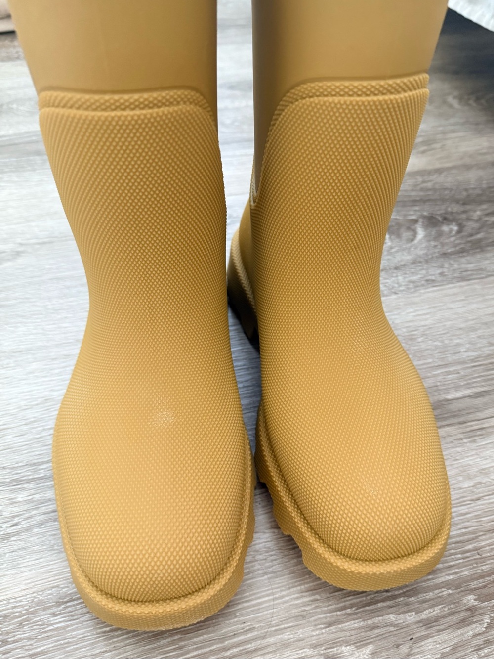 Burberry Mustard Yellow Chunky Lug Rain Boots - Picture 3 of 7
